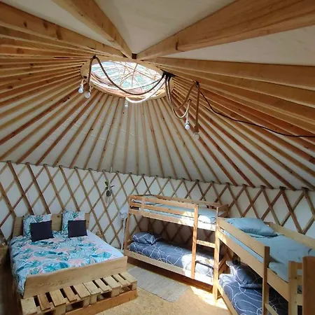 La Yourte Des Bibis Campismo de Luxo *